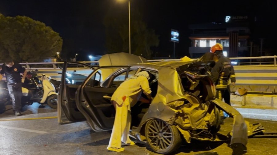Genç Hemşire, Kazada Yaralanan Teyzesini Hayatta Tutmak İçin Tüm Gücüyle Mücadele Etti