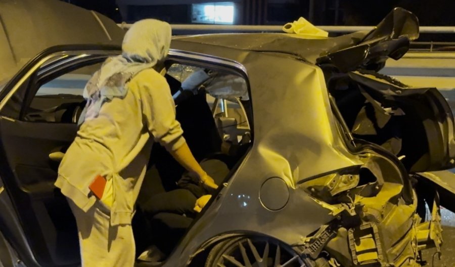 Genç Hemşire, Kazada Yaralanan Teyzesini Hayatta Tutmak İçin Tüm Gücüyle Mücadele Etti