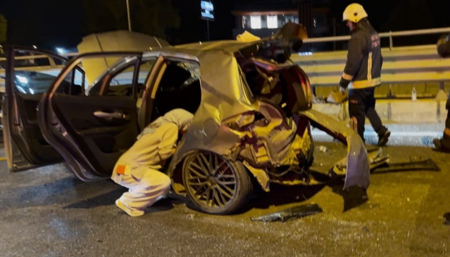 Genç Hemşire, Kazada Yaralanan Teyzesini Hayatta Tutmak İçin Tüm Gücüyle Mücadele Etti