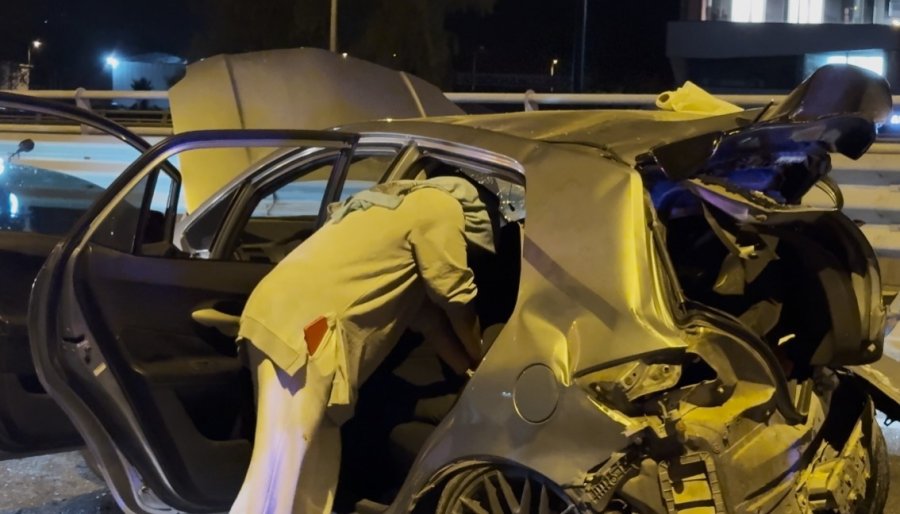 Genç Hemşire, Kazada Yaralanan Teyzesini Hayatta Tutmak İçin Tüm Gücüyle Mücadele Etti