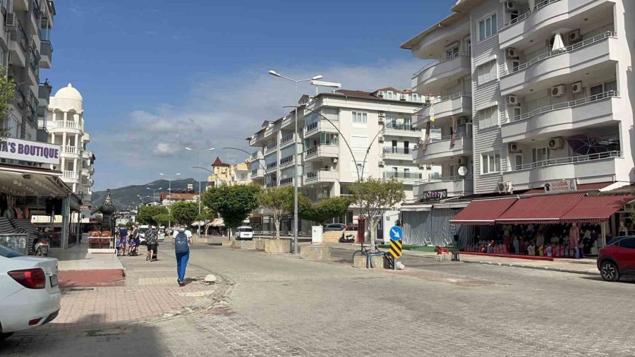 Alanya’da Esnaf Komşular Arasında Çıkan Tartışma Kavgaya Dönüştü