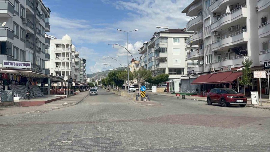 Alanya’da Esnaf Komşular Arasında Çıkan Tartışma Kavgaya Dönüştü