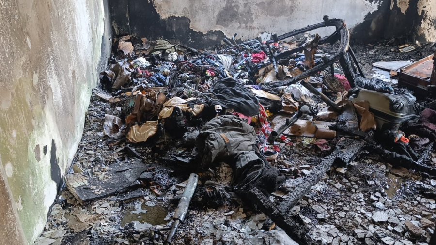 Yangında Telef Olduğu Sanılan Kedi Dolabın Arkasında Saklanırken Bulundu