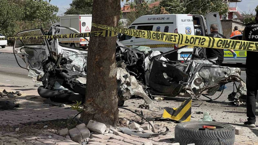 Otomobilin Çarptığı Araç İkiye Bölündü: 1 Ölü, 1 Yaralı