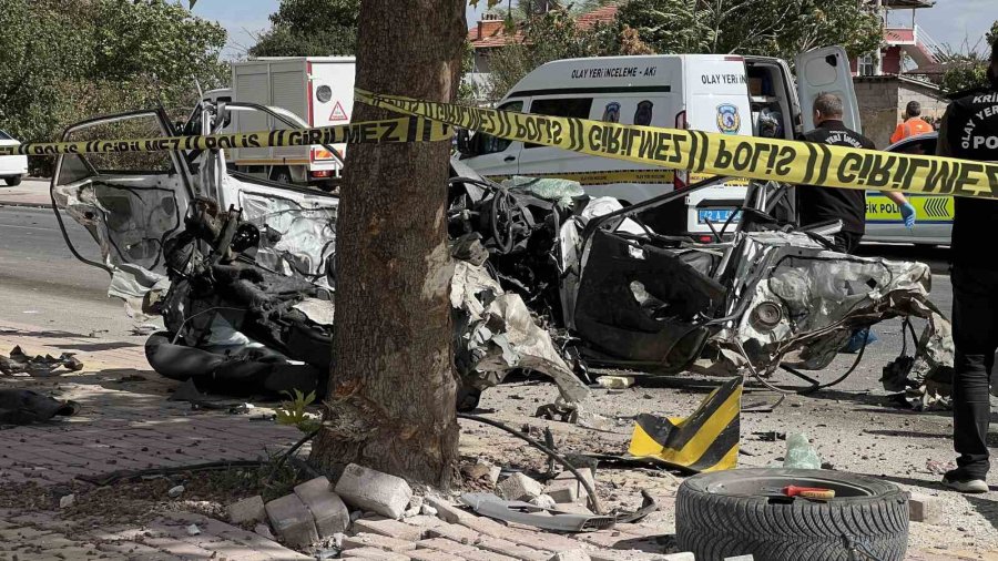 Kırmızı Işıkta Duran Otomobile Arkadan Son Sürat Çarptı