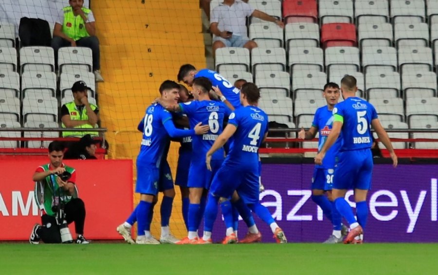Trendyol Süper Lig: Antalyaspor: 1 - Çaykur Rizespor: 2 (ilk Yarı)