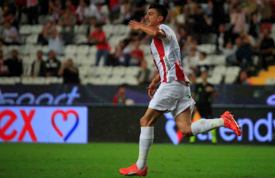 Trendyol Süper Lig: Antalyaspor: 1 - Çaykur Rizespor: 2 (ilk Yarı)