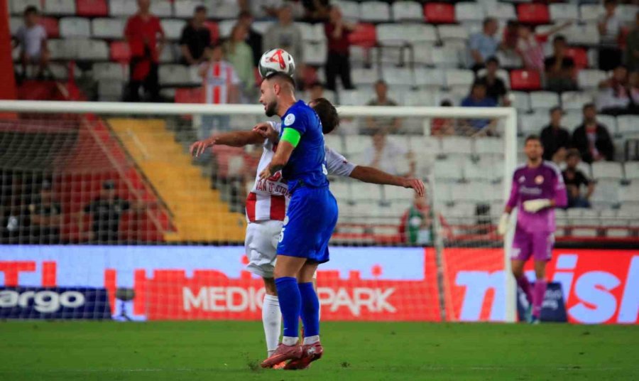 Trendyol Süper Lig: Antalyaspor: 1 - Çaykur Rizespor: 2 (ilk Yarı)