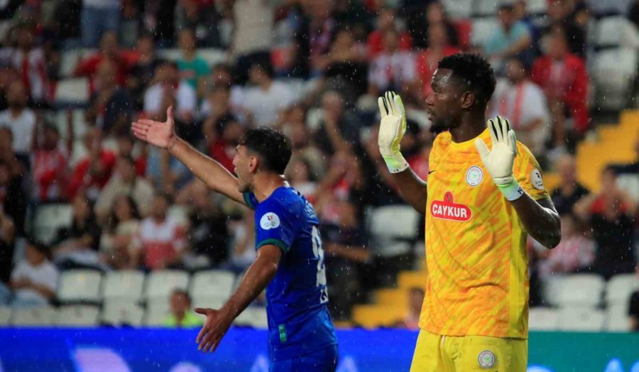 Trendyol Süper Lig: Antalyaspor: 1 - Çaykur Rizespor: 2 (ilk Yarı)