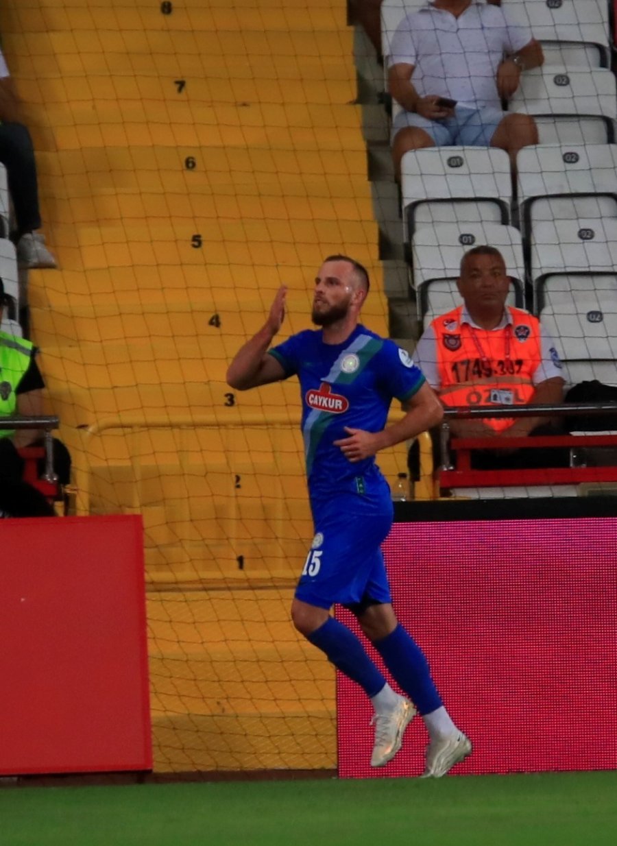 Trendyol Süper Lig: Antalyaspor: 1 - Çaykur Rizespor: 2 (ilk Yarı)