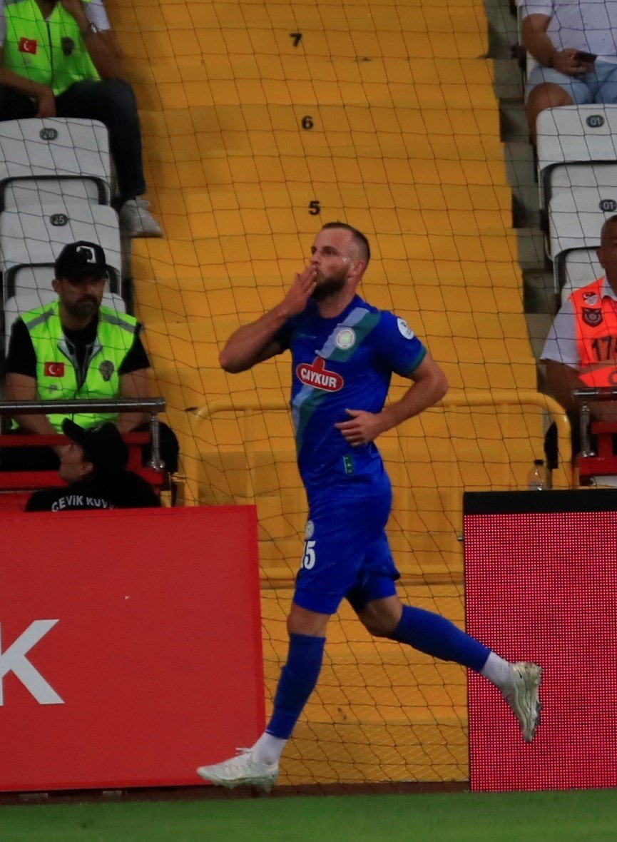 Trendyol Süper Lig: Antalyaspor: 1 - Çaykur Rizespor: 2 (ilk Yarı)