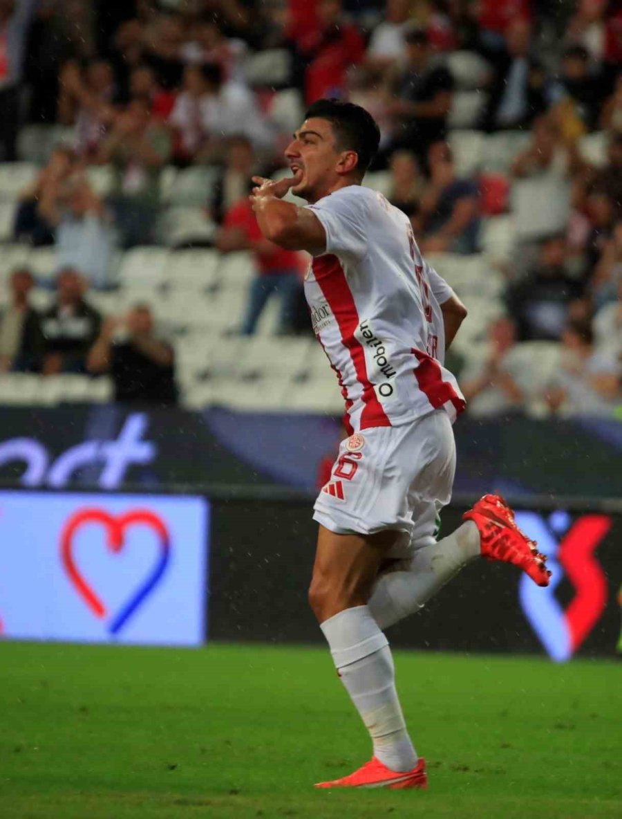 Trendyol Süper Lig: Antalyaspor: 1 - Çaykur Rizespor: 2 (ilk Yarı)