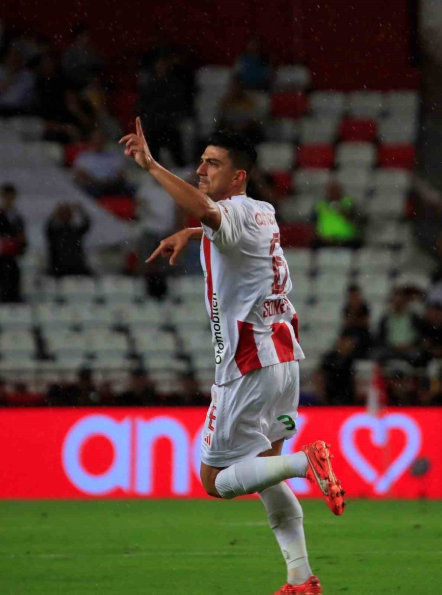 Trendyol Süper Lig: Antalyaspor: 1 - Çaykur Rizespor: 2 (ilk Yarı)