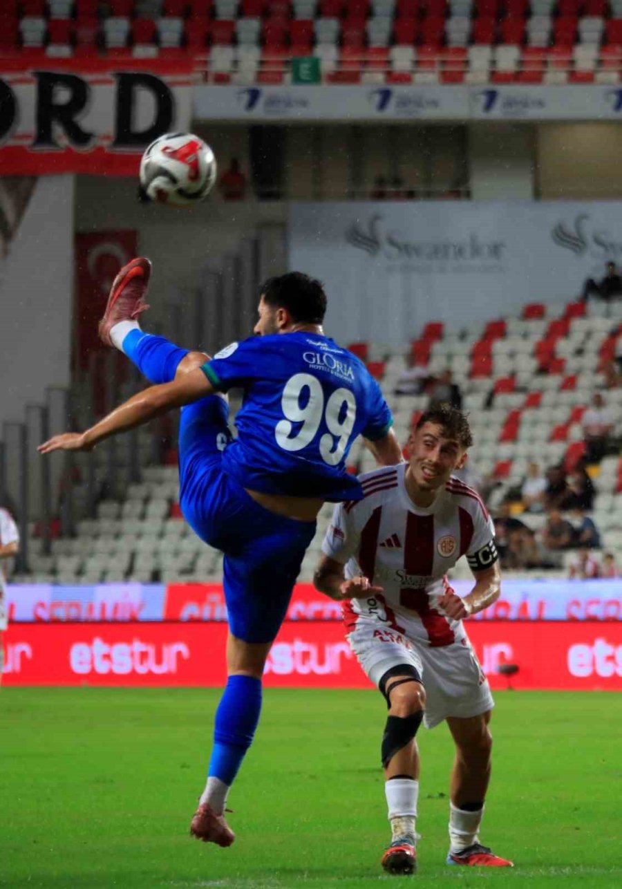 Trendyol Süper Lig: Antalyaspor: 1 - Çaykur Rizespor: 2 (ilk Yarı)