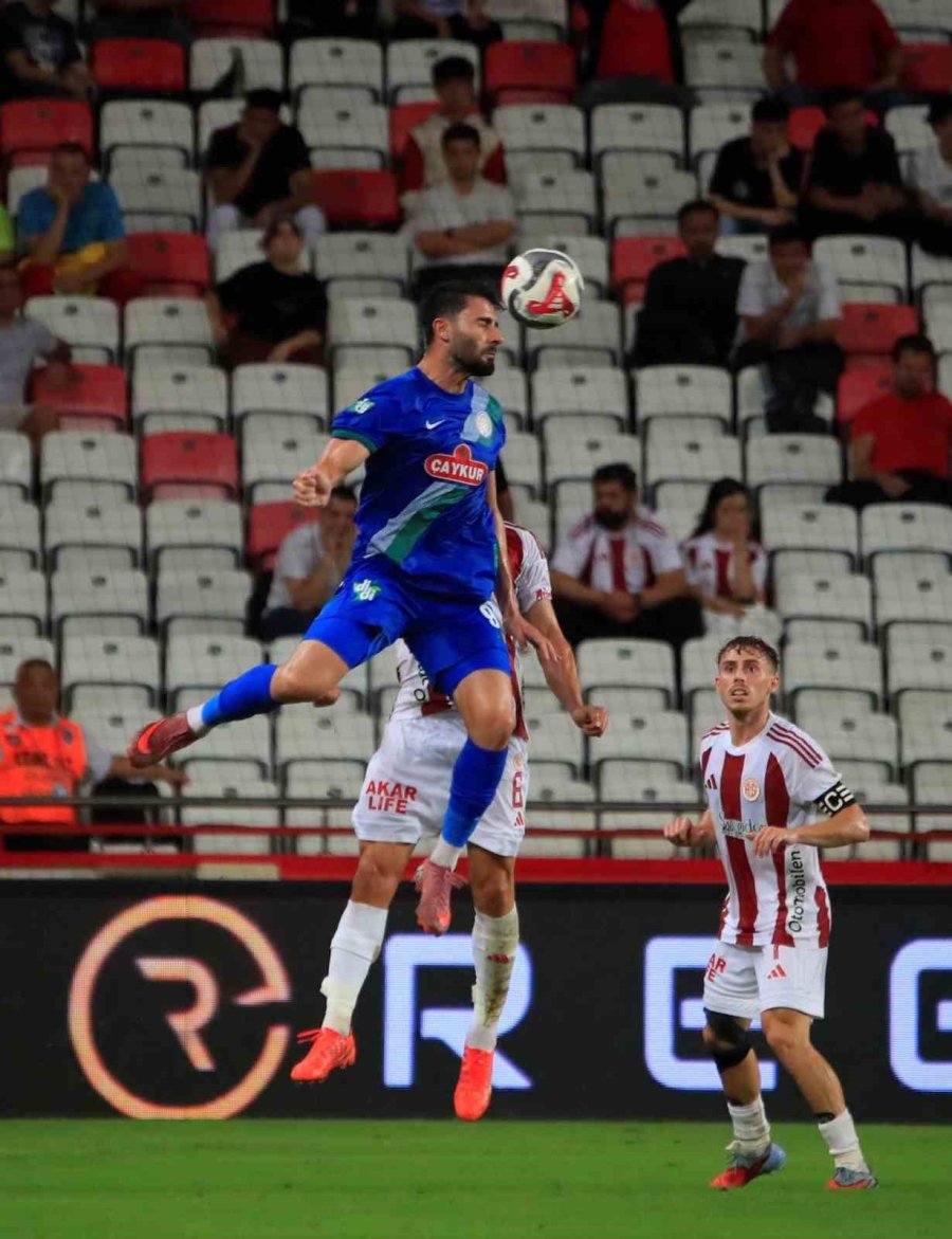 Trendyol Süper Lig: Antalyaspor: 1 - Çaykur Rizespor: 2 (ilk Yarı)