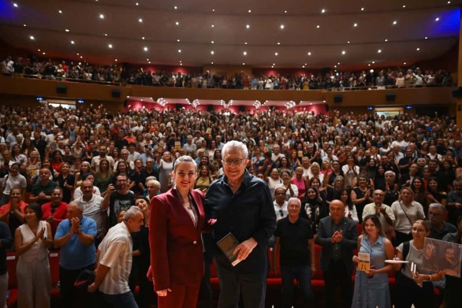 Antalya Kitap Fuarı İlk Gününde Yoğun İlgi Gördü