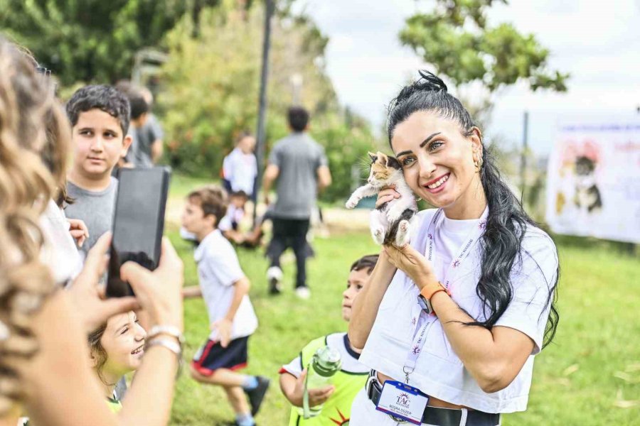 Muratpaşa’da Çocuklar Patili Dostlarıyla Buluştu