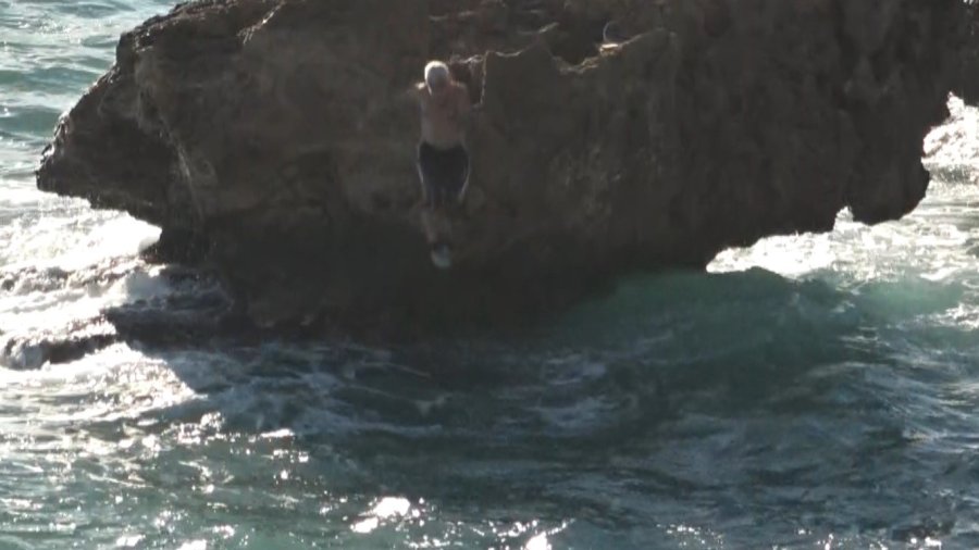 Balık Tuttuğu Kayalıklarda Dalgalar Yükselince Mahsur Kaldı