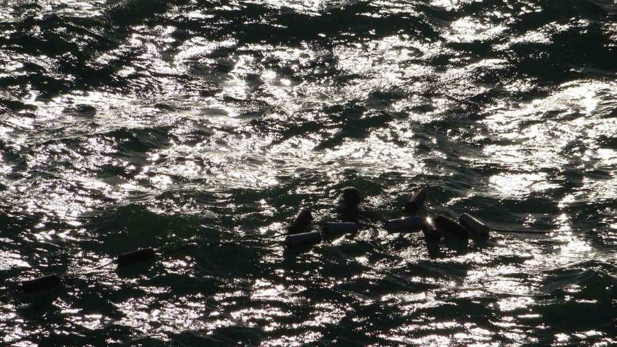 Balık Tuttuğu Kayalıklarda Dalgalar Yükselince Mahsur Kaldı