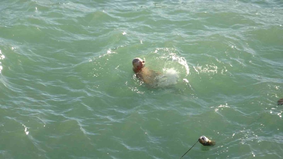 Balık Tuttuğu Kayalıklarda Dalgalar Yükselince Mahsur Kaldı