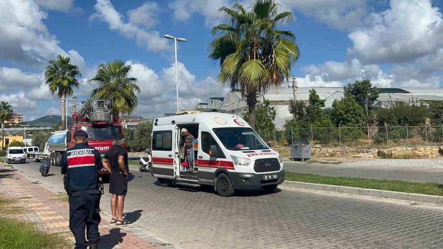 Antalya’da Motosiklet Servisinde Çıkan Yangında 10’un Üzerinde Motosiklet Küle Döndü
