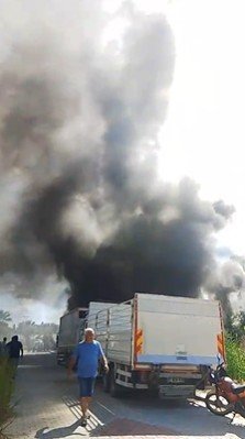 Antalya’da Motosiklet Servisinde Çıkan Yangında 10’un Üzerinde Motosiklet Küle Döndü