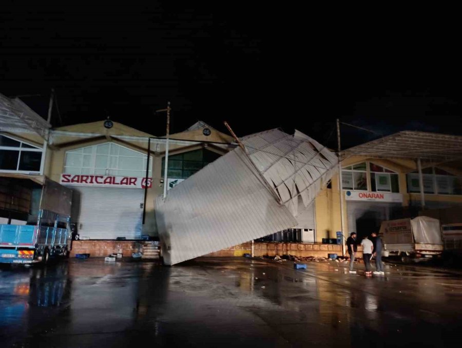 Demre’de Hortum İş Yerinin Çatısına Zarar Verdi, Kaş’ta Yağış Etkili Oldu