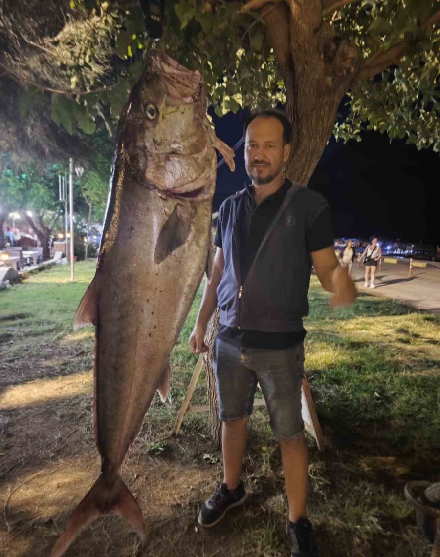Olta İle 60 Kiloluk Balık Yakaladılar, Gelirini Kimsesiz Çocuklara Bağışladılar