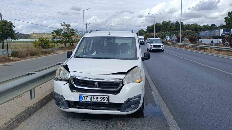 Ekipler Hangi Kazaya Yetişeceğini Şaşırdı: 1 Kilometrelik Mesafede 12 Araçlık 4 Ayrı Zincirleme Kaza