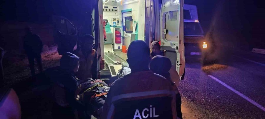 Derebucak’ta Otomobil İle Minibüs Çarpıştı: 2 Yaralı