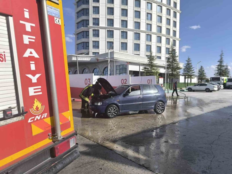 Karapınar’da Otomobil Yangını Paniğe Neden Oldu