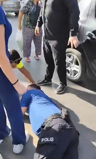 Otomobilin Çarptığı Polis Memuru Yaralandı