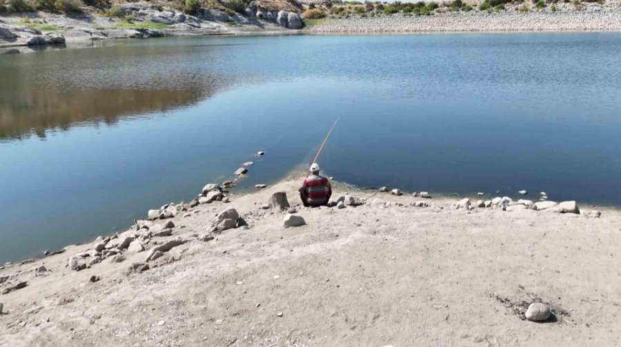 Güzelyurt Göleti’nde Vatandaşların Balık Tutma Keyfi