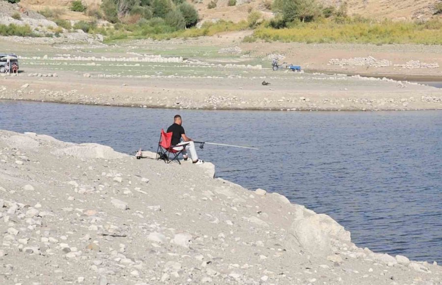 Güzelyurt Göleti’nde Vatandaşların Balık Tutma Keyfi