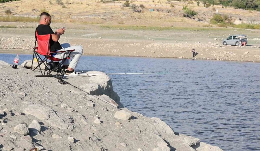 Güzelyurt Göleti’nde Vatandaşların Balık Tutma Keyfi