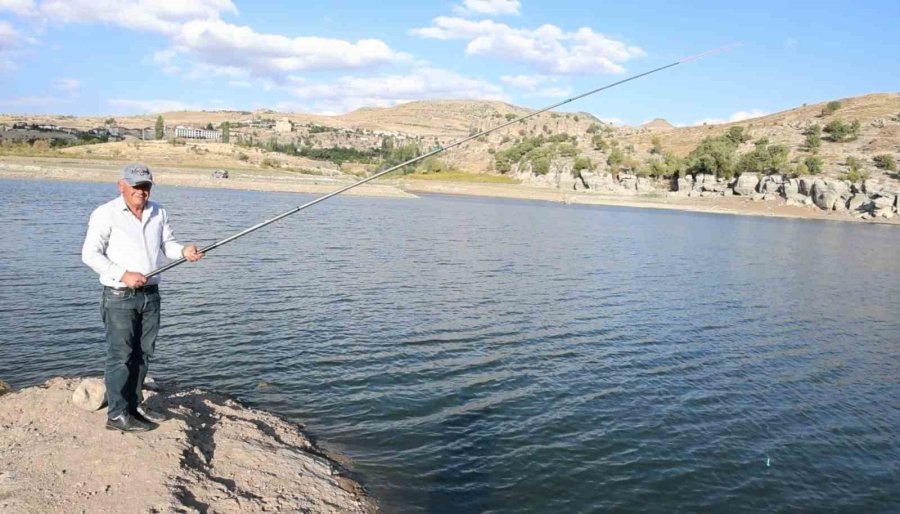 Güzelyurt Göleti’nde Vatandaşların Balık Tutma Keyfi