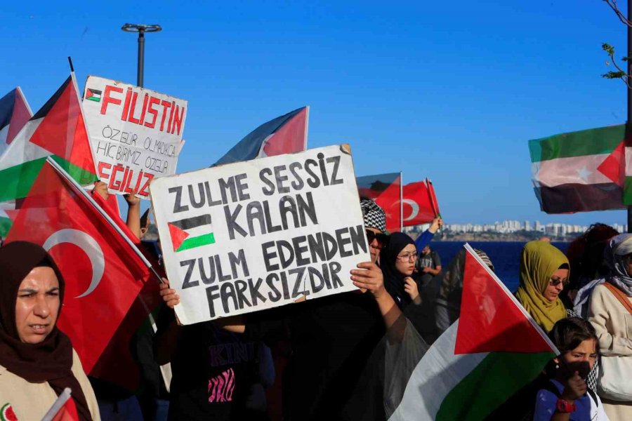 Binlerce Antalyalı Gazze İçin Yürüdü