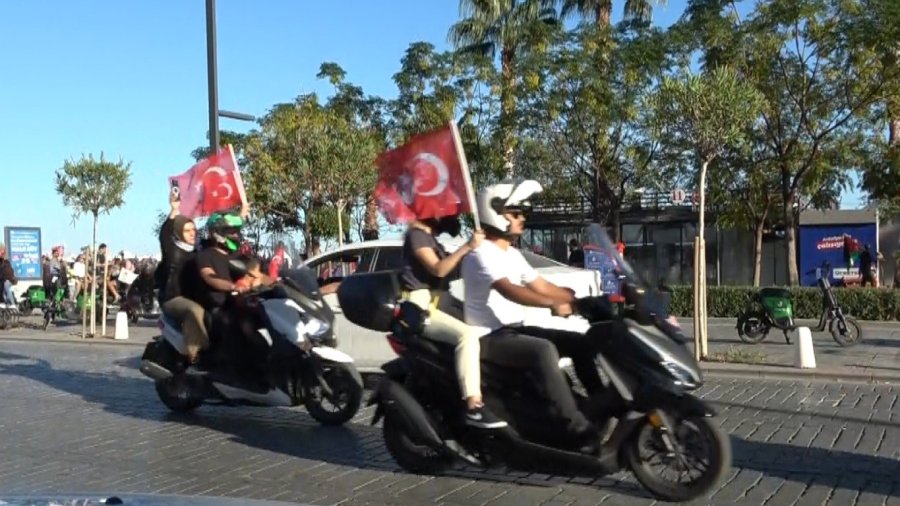 Binlerce Antalyalı Gazze İçin Yürüdü