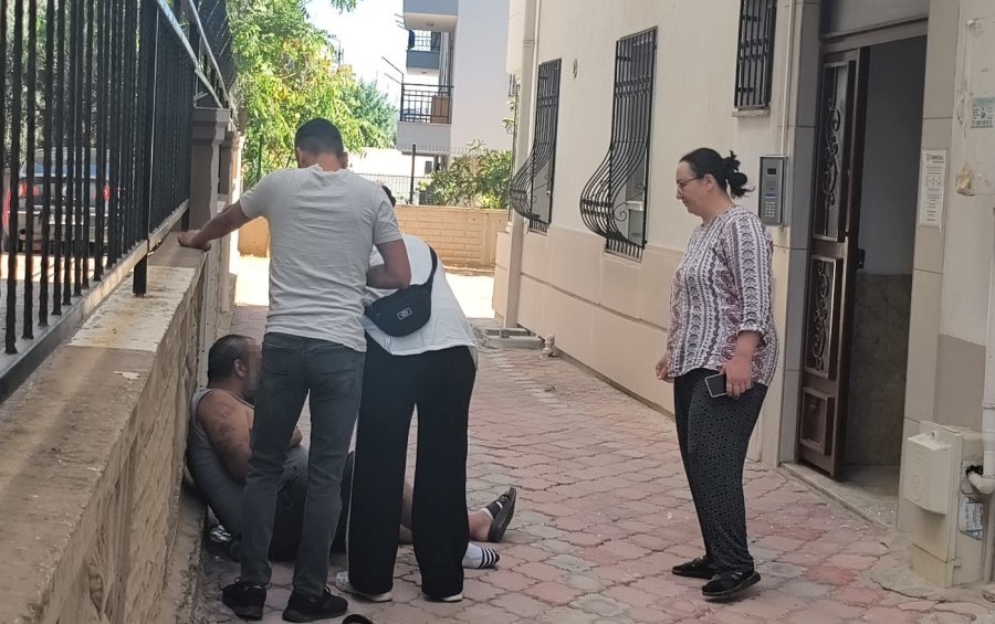 Eline Aldığı Tiner Şişesi Ve Çakmakla Kendini Yakmak İstedi