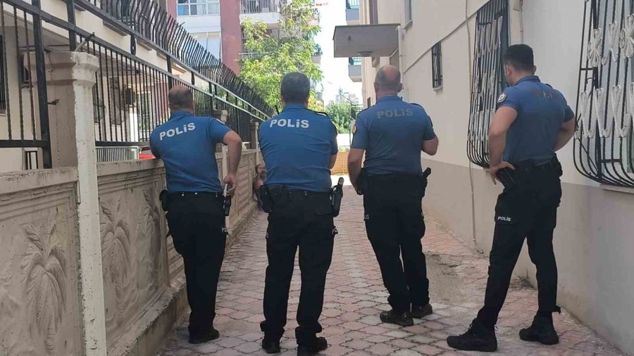 Eline Aldığı Tiner Şişesi Ve Çakmakla Kendini Yakmak İstedi