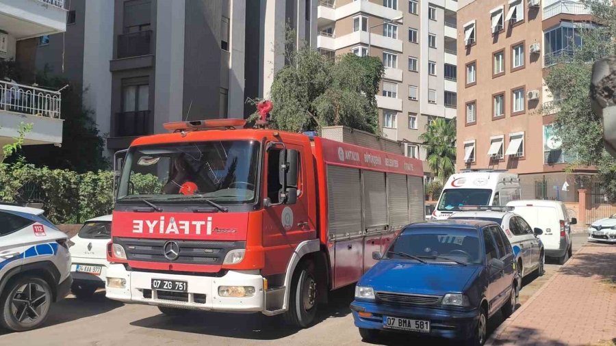 Eline Aldığı Tiner Şişesi Ve Çakmakla Kendini Yakmak İstedi