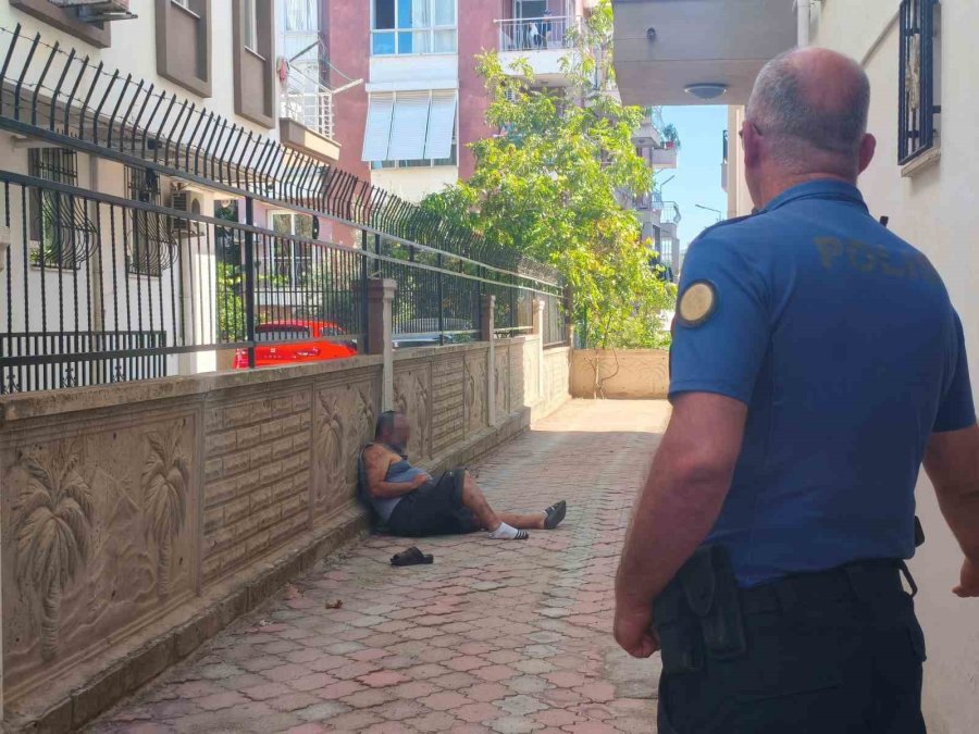 Eline Aldığı Tiner Şişesi Ve Çakmakla Kendini Yakmak İstedi