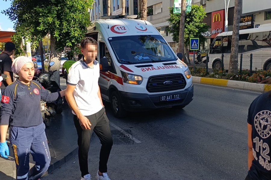 Yaya Geçidinde Ölümden Döndü, O Anlar Güvenlik Kamerasına Yansıdı