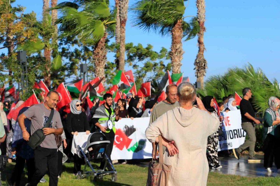 Binlerce Antalyalı Gazze İçin Yürüdü