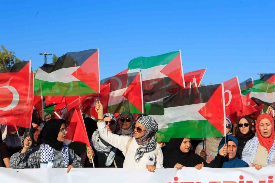 Binlerce Antalyalı Gazze İçin Yürüdü