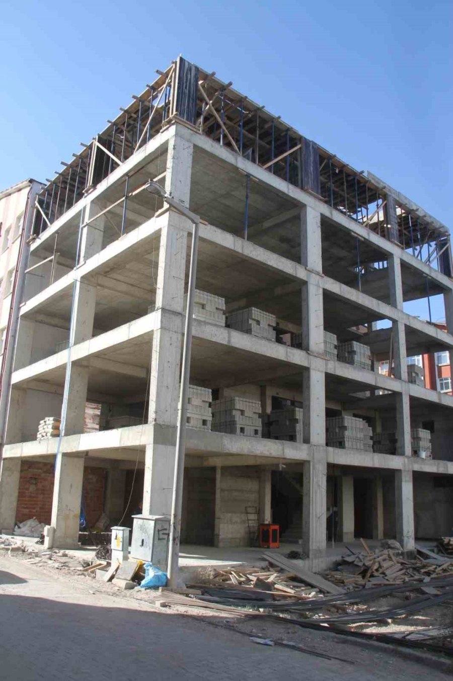 Konya’da İnşaattan Düşen İşçi Yaralandı