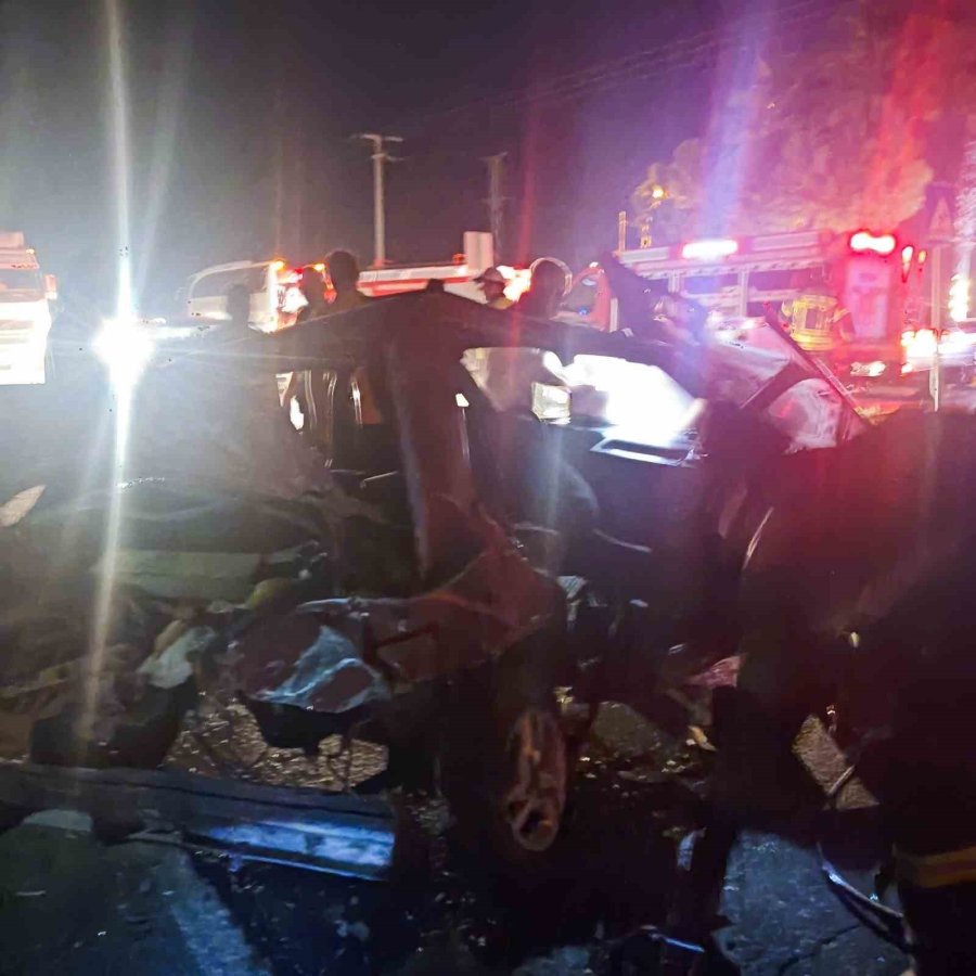 Mersin’de İki Otomobil Çarpıştı: 1 Ölü, 4 Yaralı