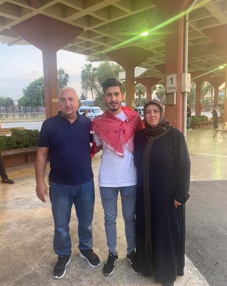 Kayıp Gençten 1,5 Yıldır Haber Alamayan Aile Perişan