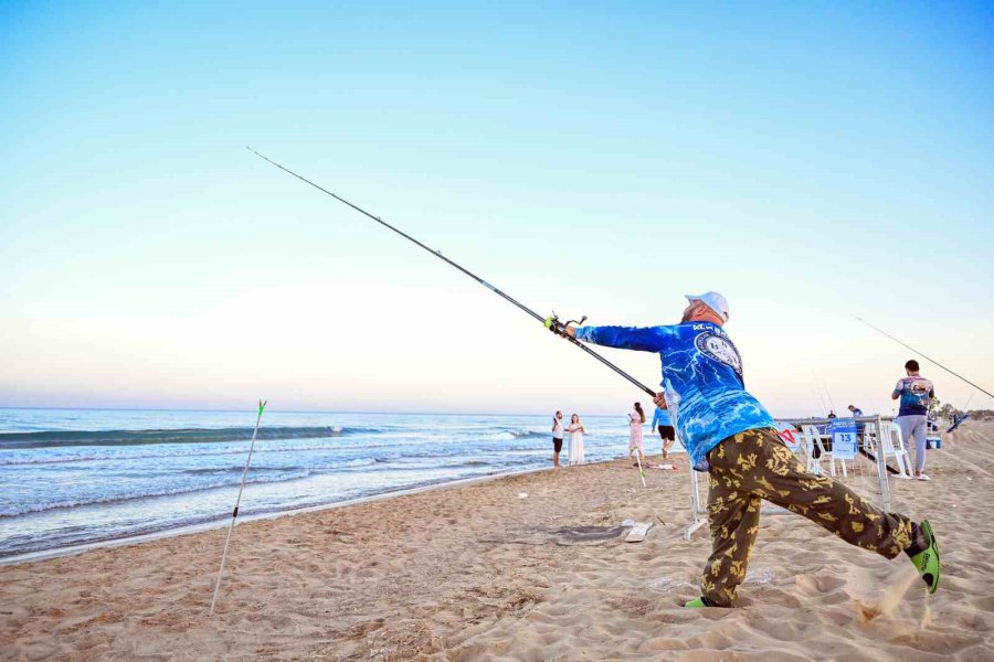 Mersin’de 8. Altın Kanca Surfcasting Turnuvası Tamamlandı