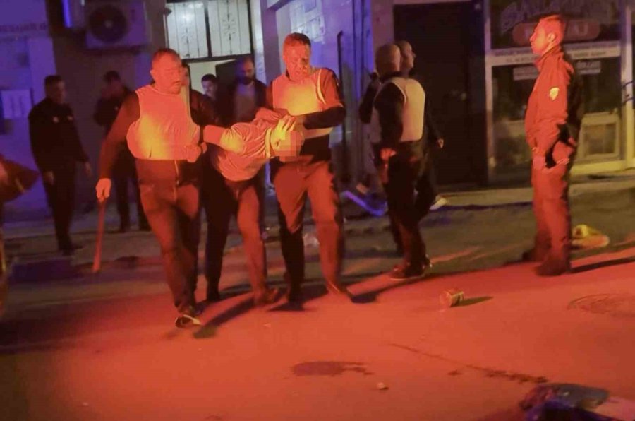 Eski Eşini Darbeden Şahıs Çocuklarını Bıçakla Rehin Aldı